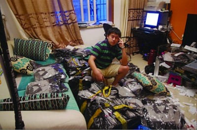 自创男装品牌 大学生开网店挣百万