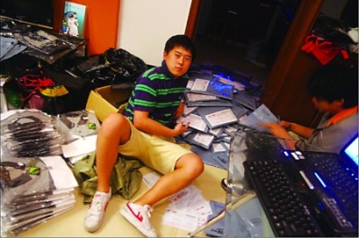 自创男装品牌 大学生开网店挣百万