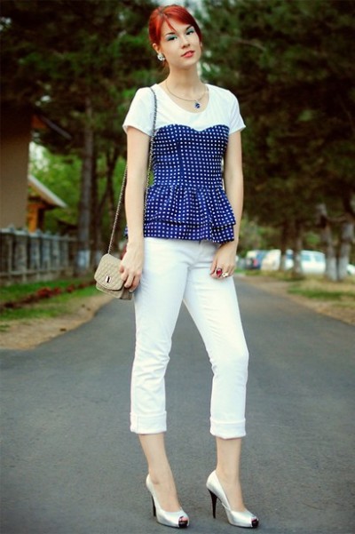 荷叶边上衣搭配7分裤  秀出小蛮腰