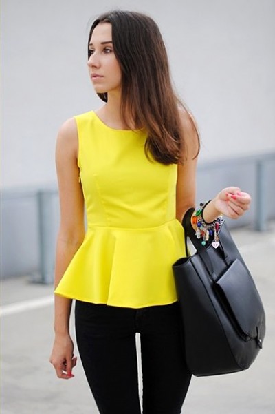 荷叶边上衣搭配7分裤  秀出小蛮腰