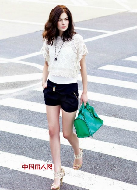 依目了然女装 演绎简洁优雅的淑女风情