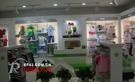 热烈祝贺小野豹童装三家新店隆重开业