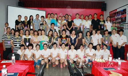 都市恋人坊内衣8月份第三次加盟商培训会成功举办