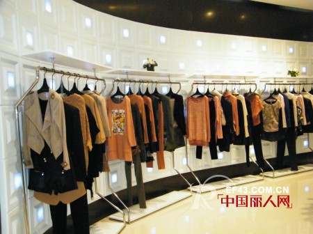 热烈庆祝迪斯廷·凯品牌女装重庆大渡口专柜盛大开业