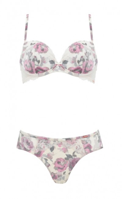 Rosie Huntington - Whiteley携手M&S独家推出全新内衣