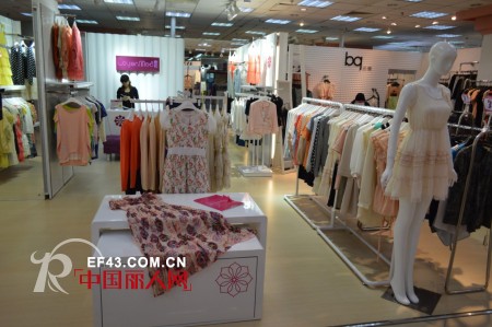 金秋八月,贺容悦品牌四家旗舰店完美开业