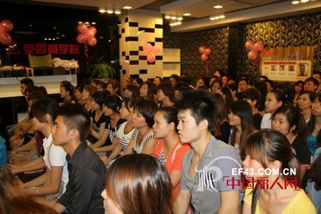 荣霞再次邀请到聚成股份著名讲师曾建兵老师授课