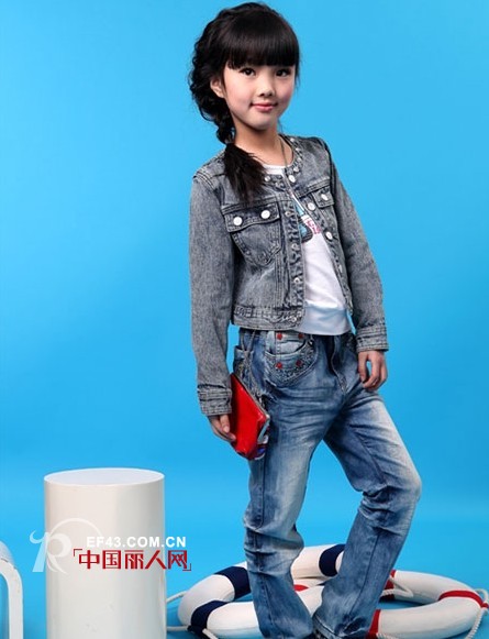 阿杰邦尼特别推出本季度时尚牛仔外套