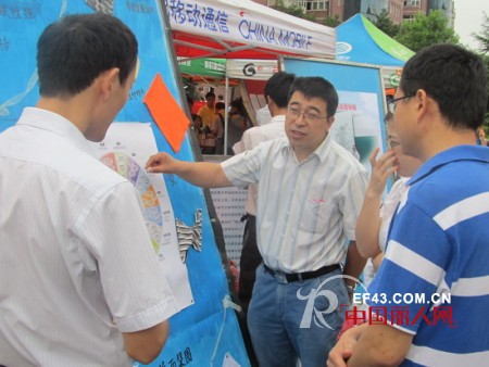 纺织学院发微博,办展览,喜迎新生