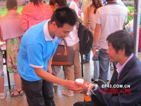 纺织学院发微博,办展览,喜迎新生