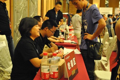 2012万纯牛仔“财富.聚享”全国巡回招商会-贵州站