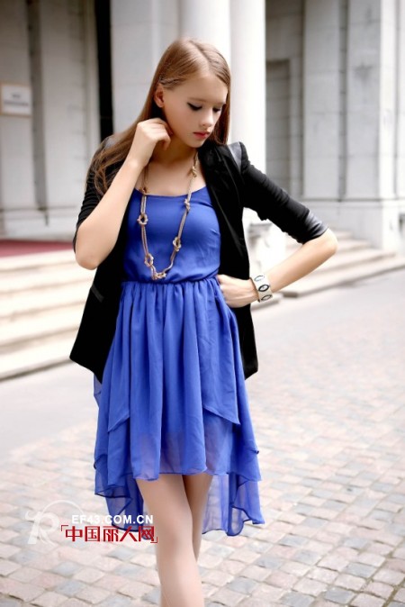 M1BANU米巴纽快时尚女装秀山店隆重开业