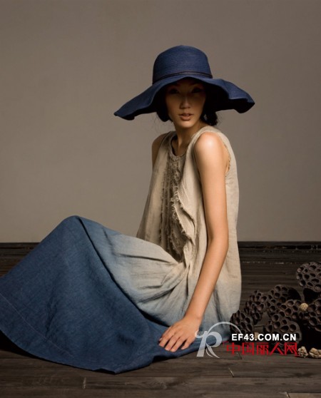 优努斯品牌女装 低调简单的自然时尚