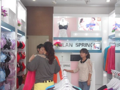 热烈呼吁米兰春天”新城店”,“时代广场店”同期开业