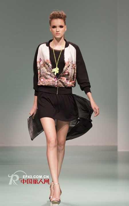 行走在春的光影中 ——LILY2013春季新品发布秀