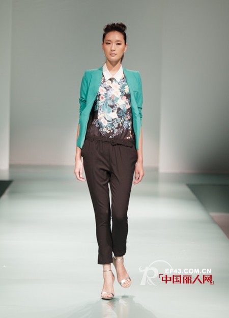 行走在春的光影中 ——LILY2013春季新品发布秀