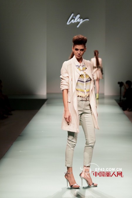 行走在春的光影中 ——LILY2013春季新品发布秀