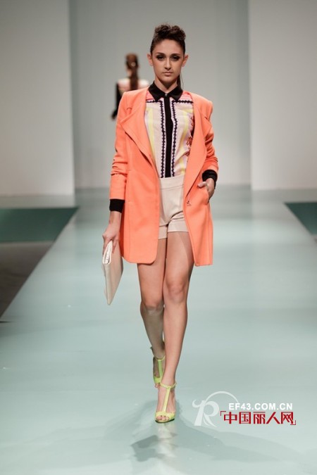 行走在春的光影中 ——LILY2013春季新品发布秀