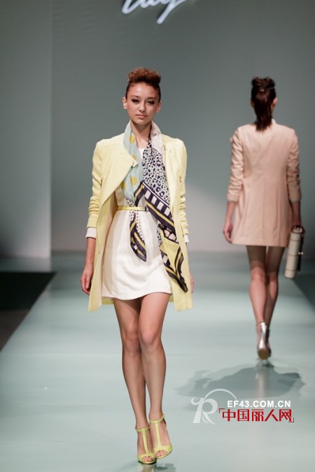 行走在春的光影中 ——LILY2013春季新品发布秀