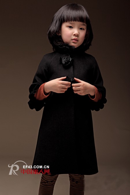 偶飞童装秋冬款  柔软面料结合精美手工倾心打造
