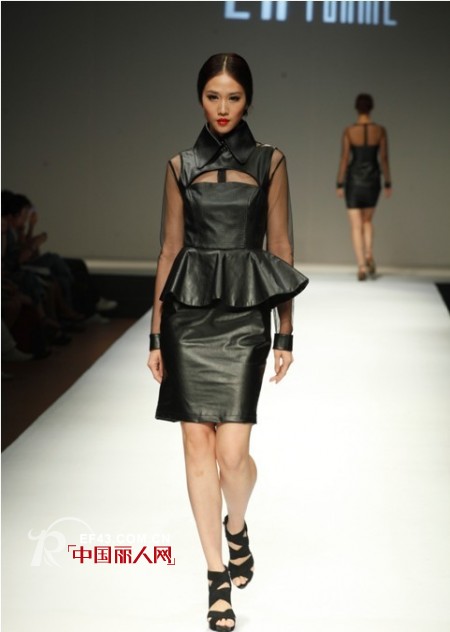 优秀青年教师邵诗茹荣获“十佳服装设计师”及“最佳女装设计奖”