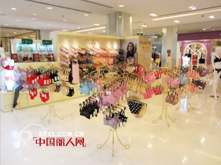 恭祝意娃娜内衣专柜在宁波利时百货盛大开业