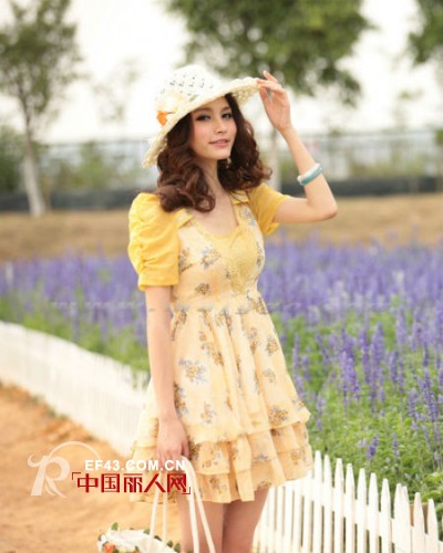 一袭连衣裙,装点一浓秋