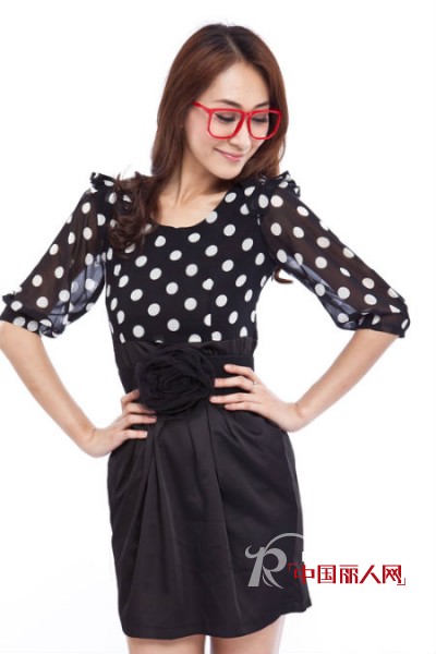 一袭连衣裙,装点一浓秋