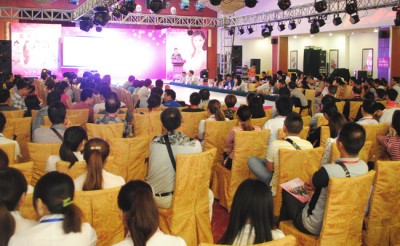 都市恋人“风尚之旅“2012秋冬武汉新品发布会圆满成功