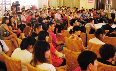 都市恋人“风尚之旅“2012秋冬武汉新品发布会圆满成功