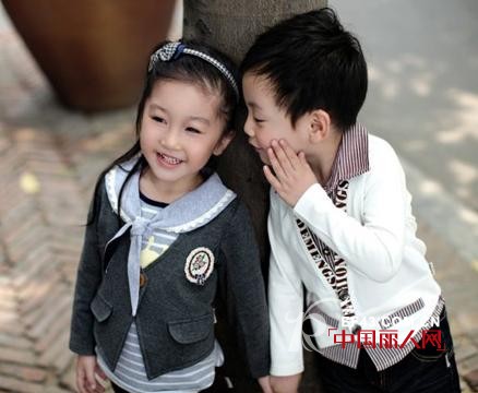 大眼猪童装  为每个孩子圆一个七色的梦