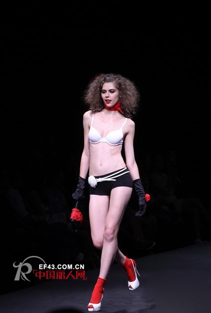 名师浪漫内衣展演压轴大连 不止是性感!