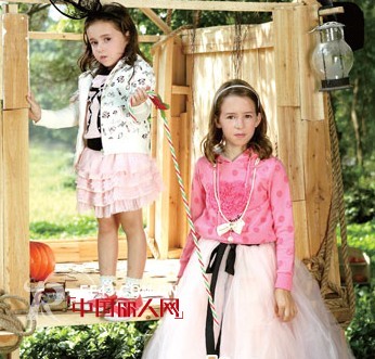 贝贝依依童装  让孩子与自由快乐同行