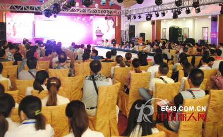 都市恋人坊“风尚之旅“2012秋冬新品发布会在武汉圆满落幕