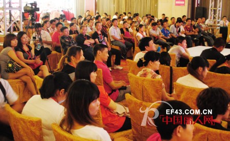 都市恋人坊“风尚之旅“2012秋冬新品发布会在武汉圆满落幕