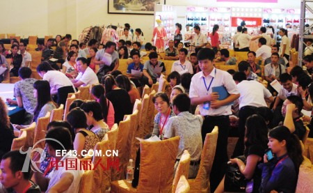 都市恋人坊“风尚之旅“2012秋冬新品发布会在武汉圆满落幕