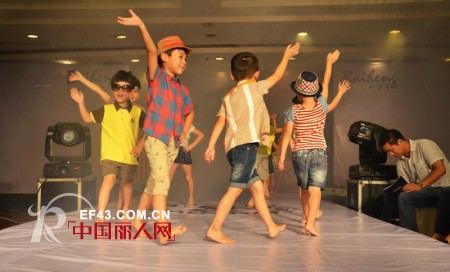 “童时代.赢未来” 小百亨童装2013夏季新品发布会暨战略峰会圆满成功