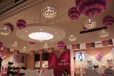 热烈庆祝浪漫季节义乌地下商城旗舰店开业成功