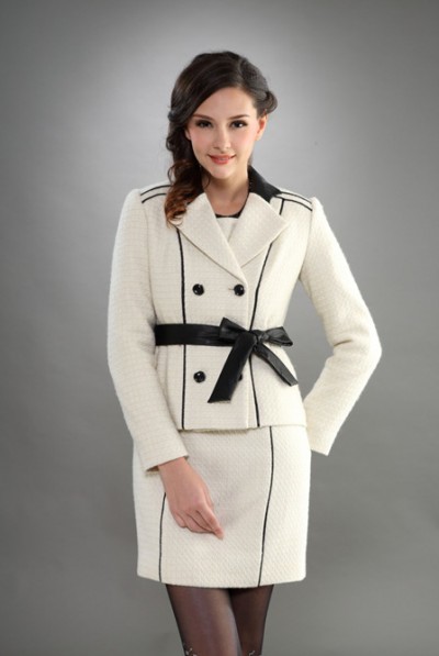 初秋OL搭配  用水彩淡色衬托出清丽气质