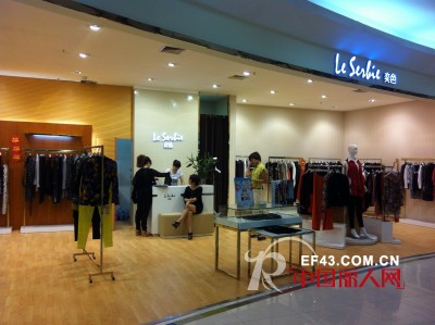 奕色品牌女装成都SM广场旗舰店开幕开业