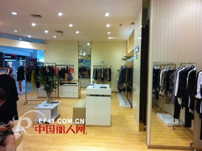 奕色品牌女装成都SM广场旗舰店开幕开业