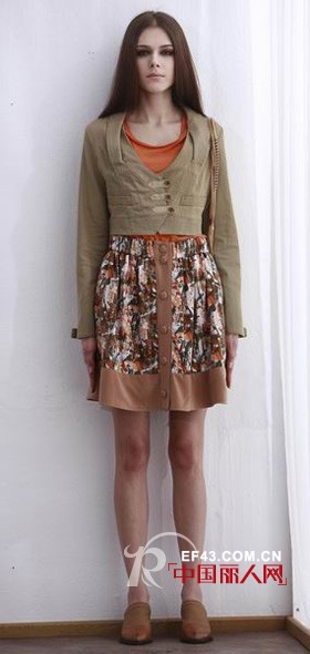 用服装的语言讲述一个又一个“艺域”与自然地故事……