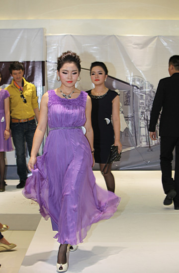 深圳时尚商务女装“JIAFEN佳纷”2013年春夏新品发布会圆满落幕