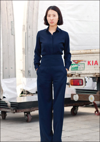 秋日巧搭配 看德国潮人硬朗民族风