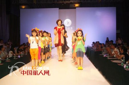 贺:民族品牌童话故事2013春夏新品发布会完美闭幕