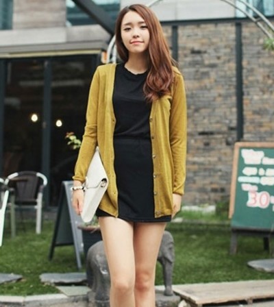 初秋时尚达人搭配法宝:小开衫+连衣裙