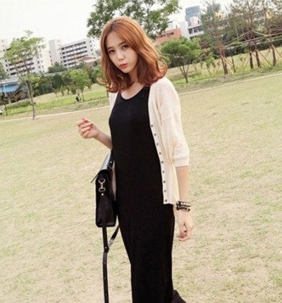 初秋时尚达人搭配法宝:小开衫+连衣裙