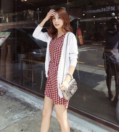 初秋时尚达人搭配法宝:小开衫+连衣裙