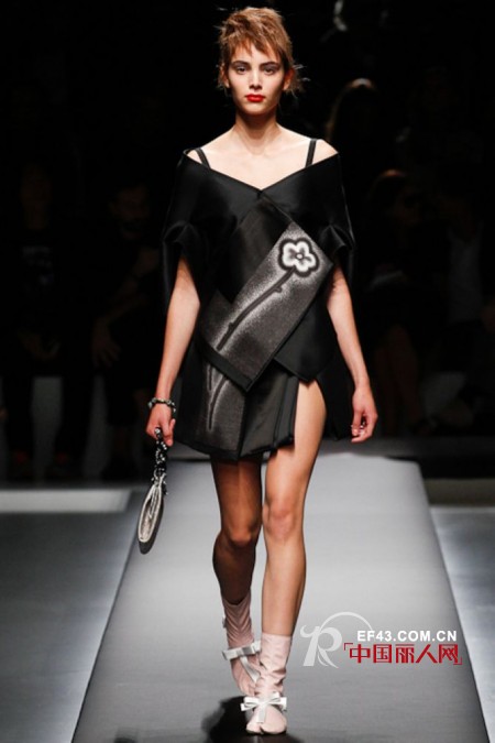普拉达 (Prada) 发布2013春夏女装新品系列