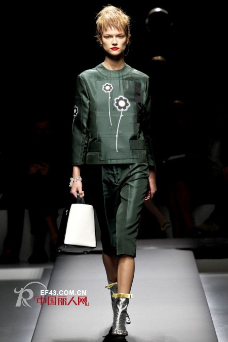 普拉达 (Prada) 发布2013春夏女装新品系列